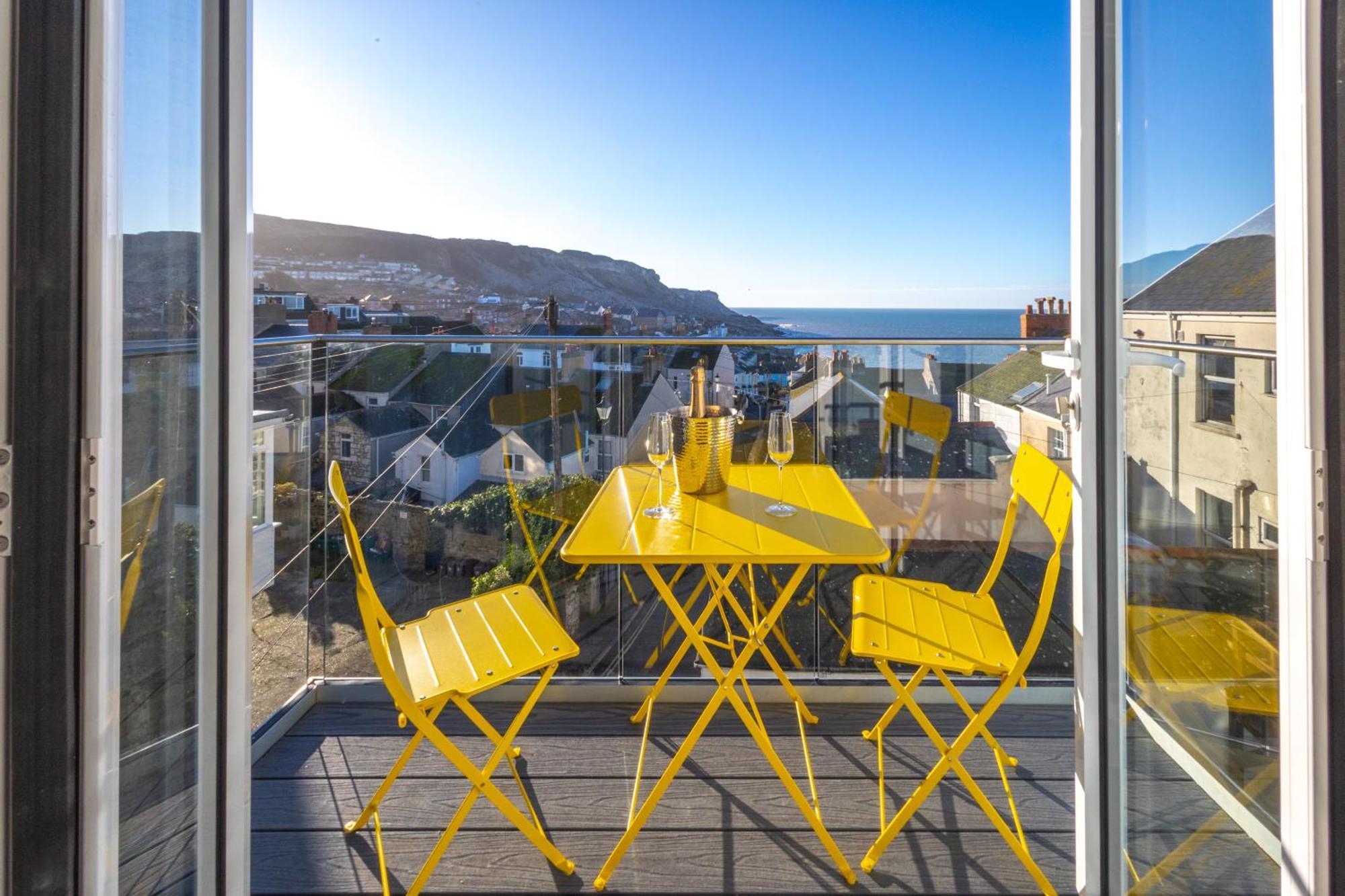 Bright & Beautiful 4 Bedroom House With Sea Views Portland Exteriör bild